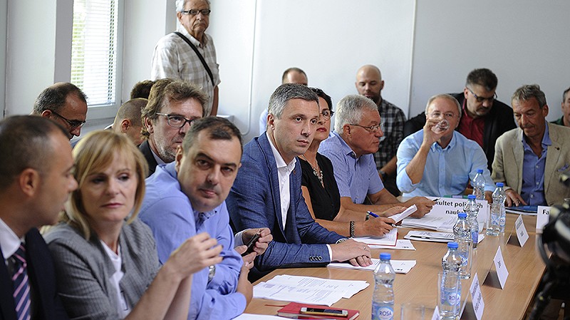 Za nekoliko meseci trajanja dijaloga održano je sedam rundi razgovora na FPN i još tri kruga dijaloga u Skupštini Srbije